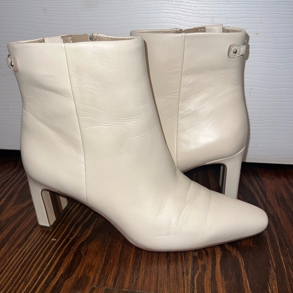 Sam Edelman Ivory ankle booties with a heel - Picture 1 of 4